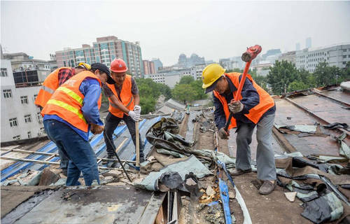 房管所違建強拆 違法面積1200平方米（組圖）