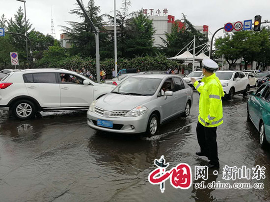 淄博公安交警：強降雨天氣全力保道路安全暢通