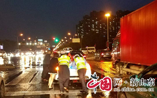 淄博公安交警：強降雨天氣全力保道路安全暢通