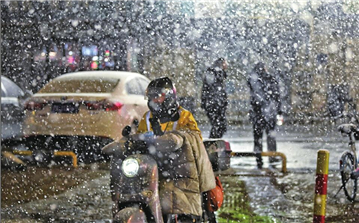 泉城濟南迎來今冬首場降雪